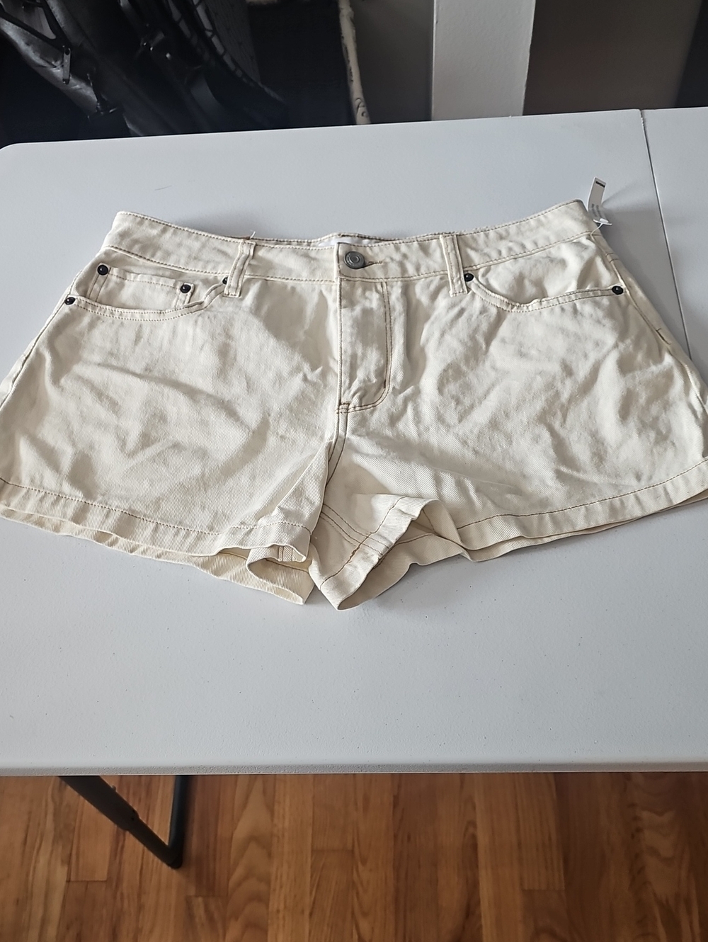 RSQ Cream Jean Shorts - Casual Low-Rise Style